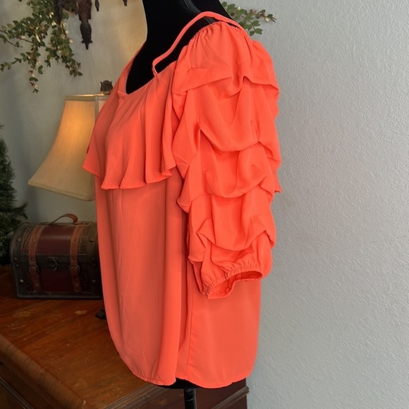 NWT Tacera | Coral Puff Tier Cold Shoulder Top | Size Small - Picture 3 of 10